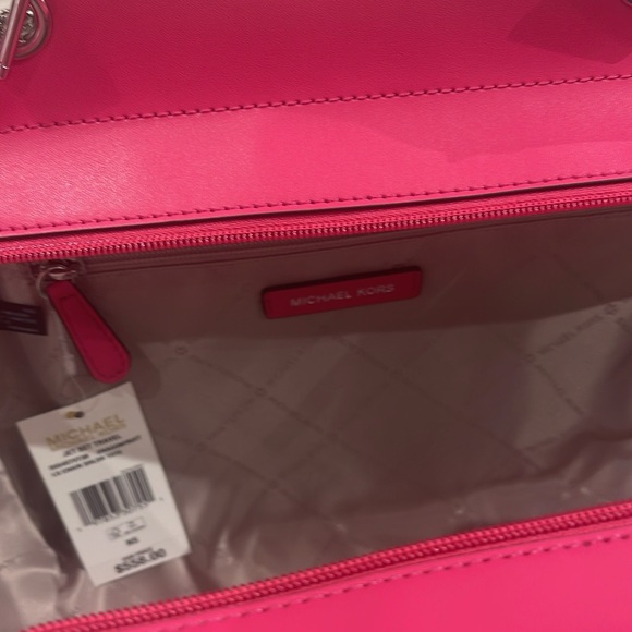 Michael Kors Pink Jet Set Travel Lg Signatr Logo Chain Shoulder Tote
Dragonfruit - Picture 5 of 16